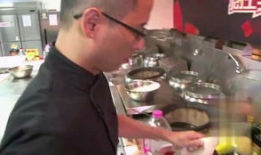 酒吧吃瓜爆料图片搞笑视频,搞笑视频笑翻全场！